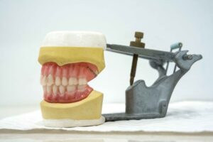 Read more about the article How to Know When You Need a Denture Repair