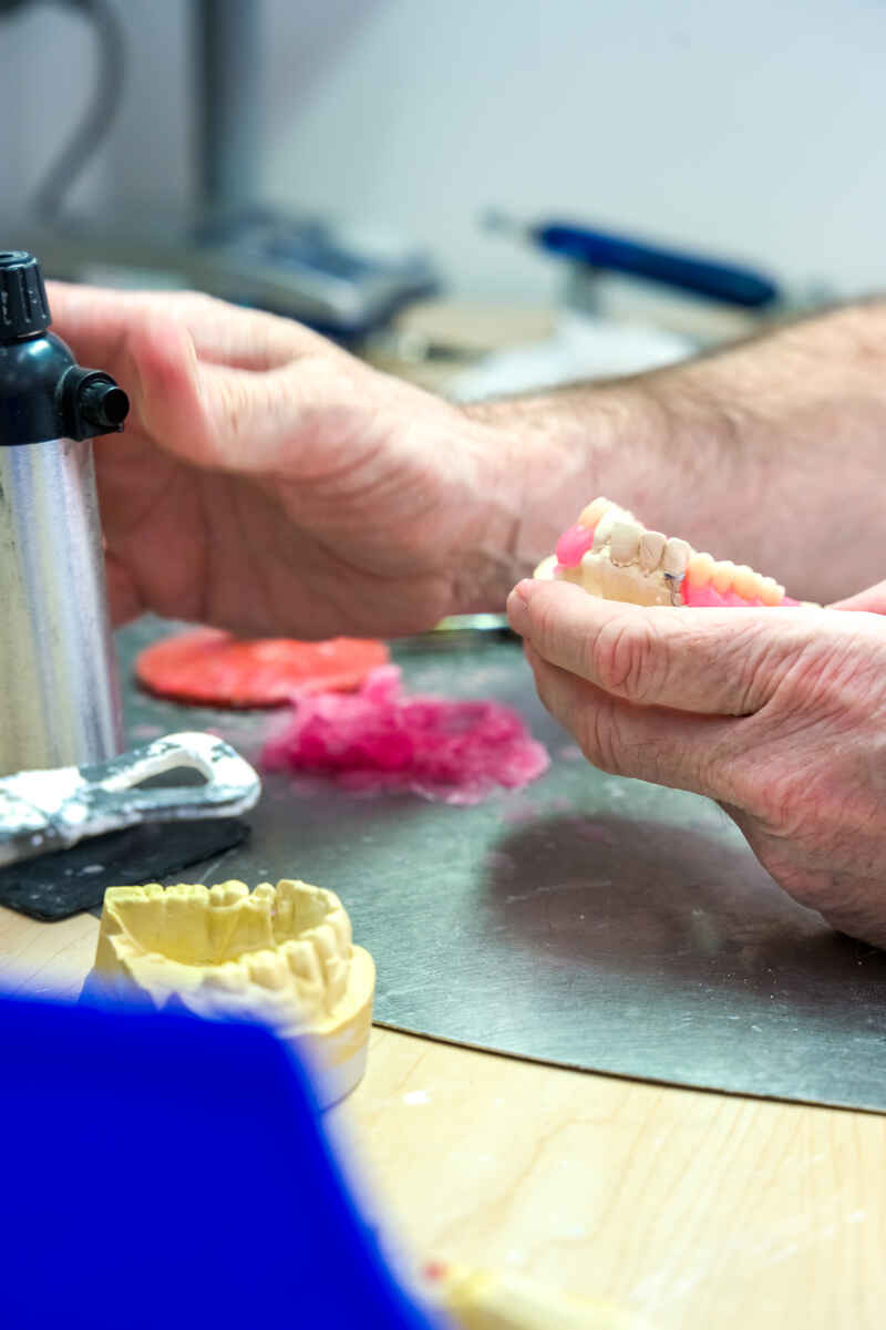 Fix dentures on sunshine coast with advance oral dentures