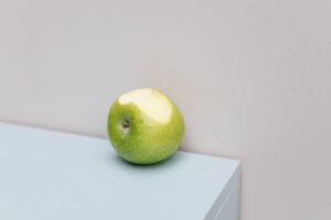 Read more about the article Things you can’t eat with dentures